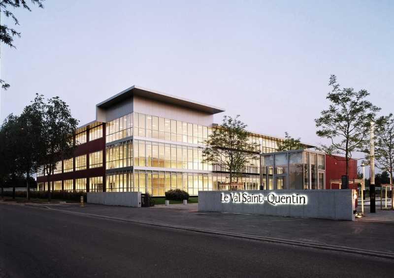 Office in Voisins-le-Bretonneux for lease Building Photo- Image 1 of 6