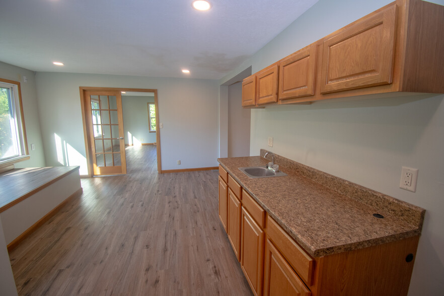 1498-1502 W Main St, Tipp City, OH for sale - Interior Photo - Image 3 of 17