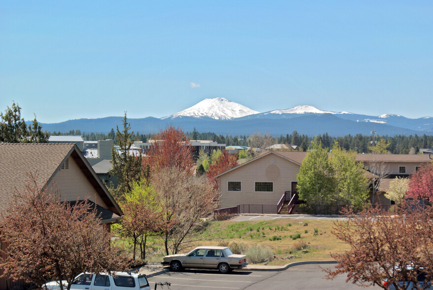 505 SW Mill View Way, Bend, OR for lease - Building Photo - Image 2 of 8