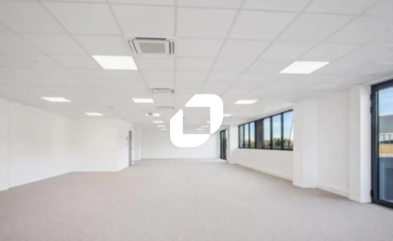 Flex in Chalifert for lease Interior Photo- Image 1 of 4