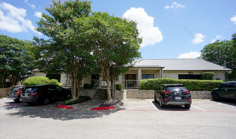 301 Hesters Crossing Rd, Round Rock, TX for lease - Building Photo - Image 1 of 3
