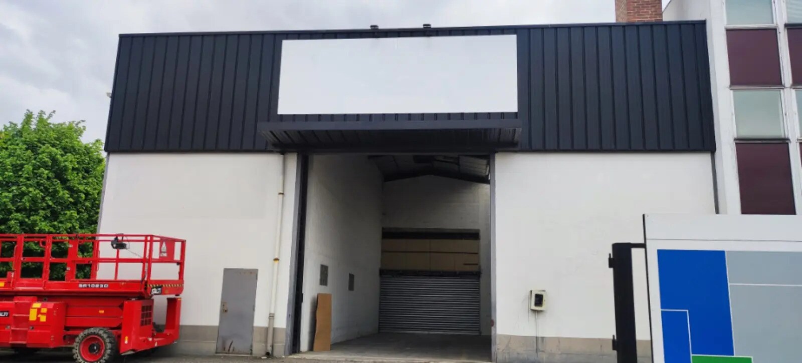 Flex in Morangis for lease Building Photo- Image 1 of 9