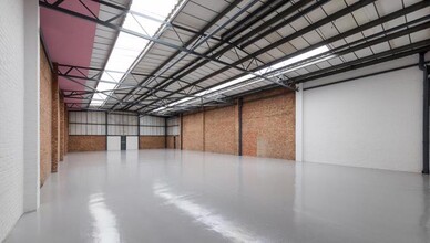 419-420 Bridport Rd, Greenford for lease Interior Photo- Image 2 of 4