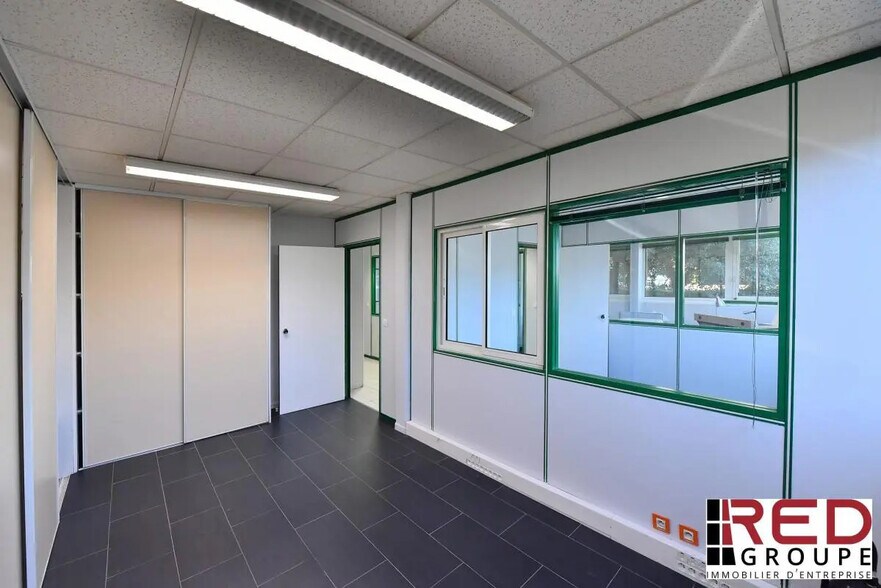 Office in Peynier for lease - Building Photo - Image 3 of 5