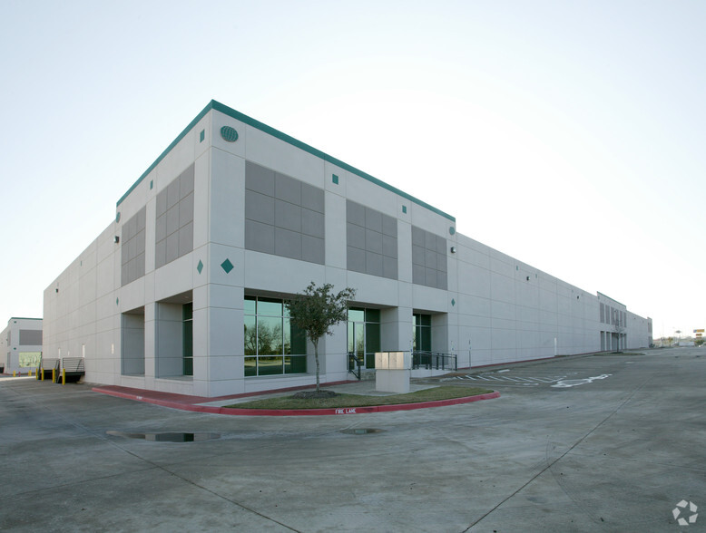 4810 Eisenhauer Rd, San Antonio, TX for lease - Building Photo - Image 2 of 13