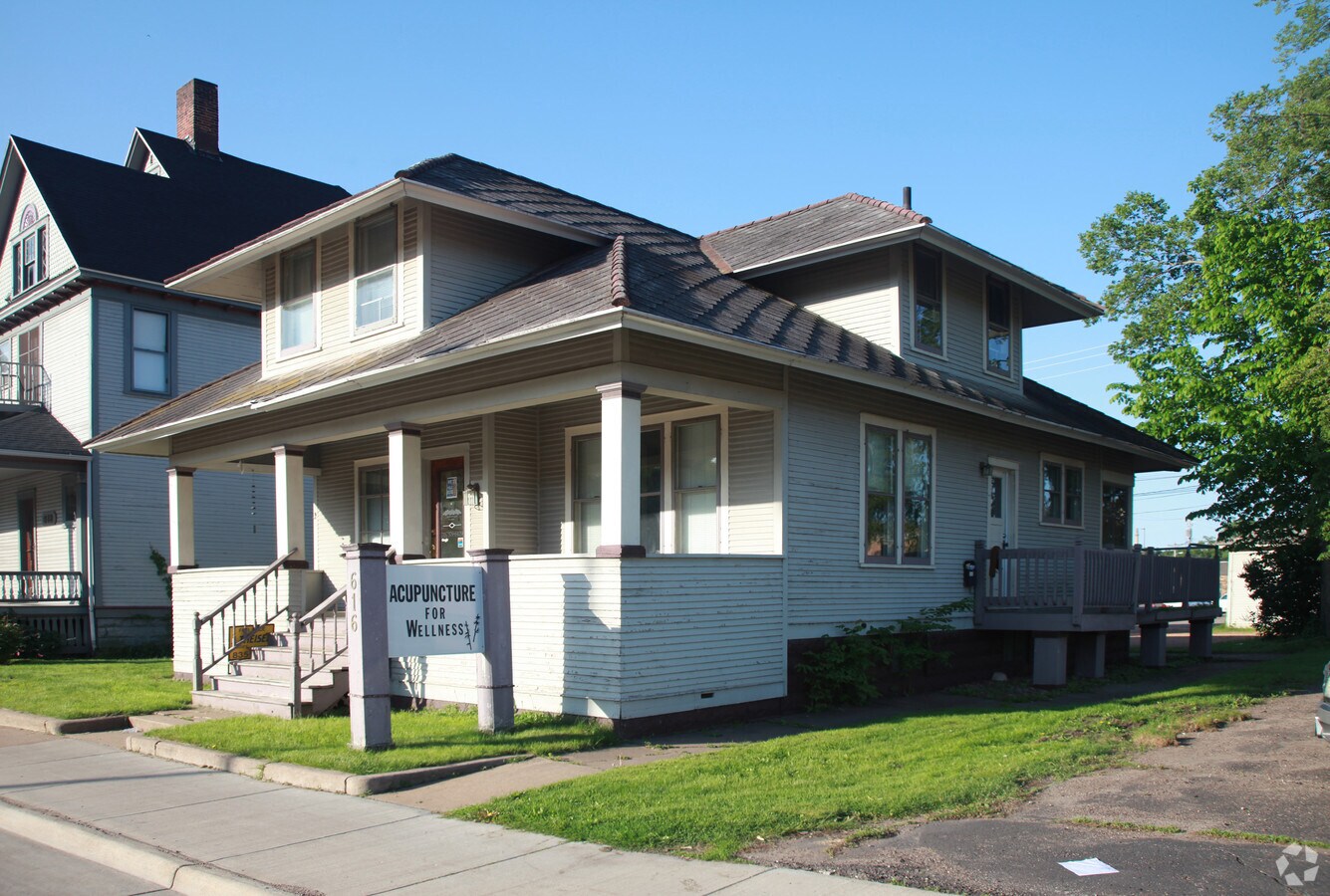 616 S Farwell St, Eau Claire, WI 54701