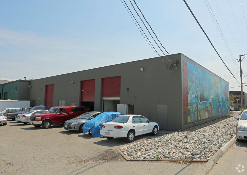 1516-1520 Columbia St, North Vancouver District, BC for sale - Building Photo - Image 3 of 3