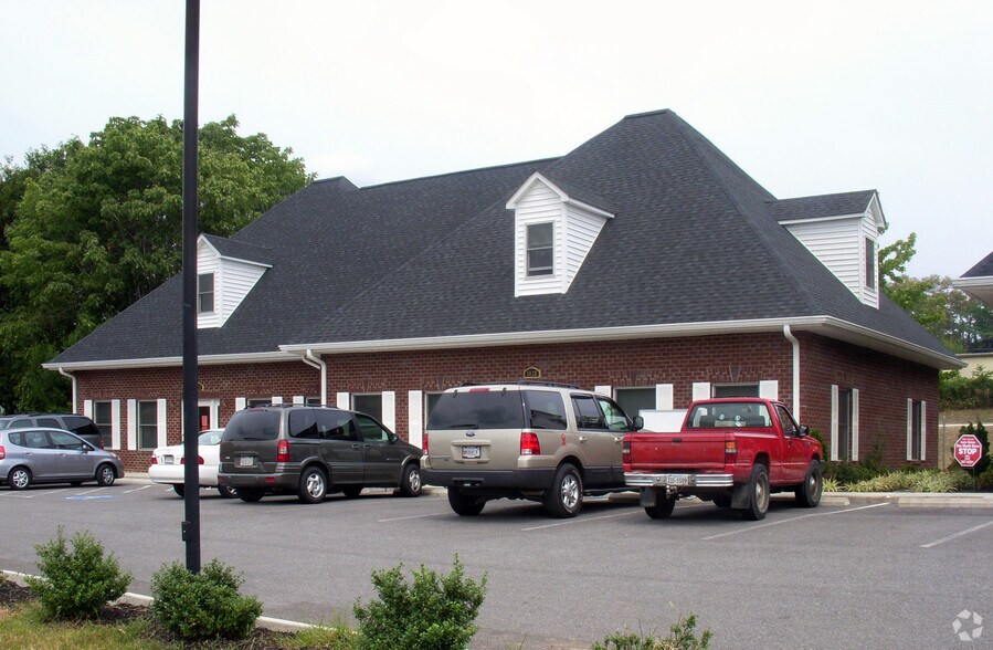 1623-1627 E Main St, Salem, VA for sale - Primary Photo - Image 1 of 1