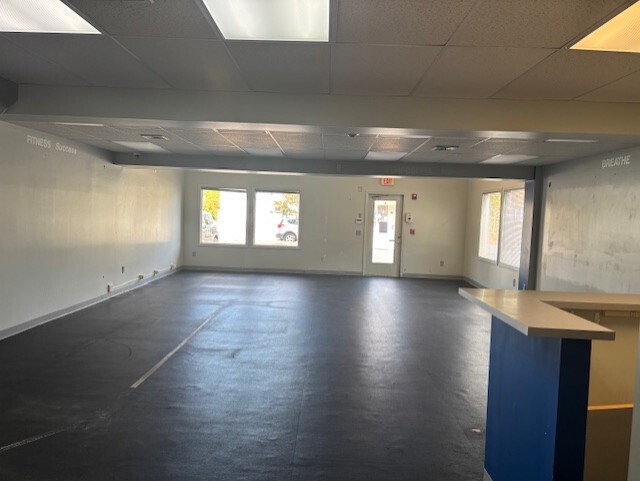 232 Waseca Ave, Barrington, RI for lease - Interior Photo - Image 2 of 4