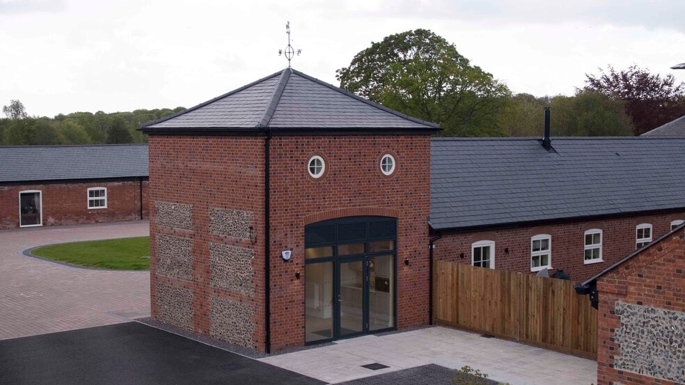 The Granary at Woodlands Court, Beaconsfield for lease - Building Photo - Image 1 of 4
