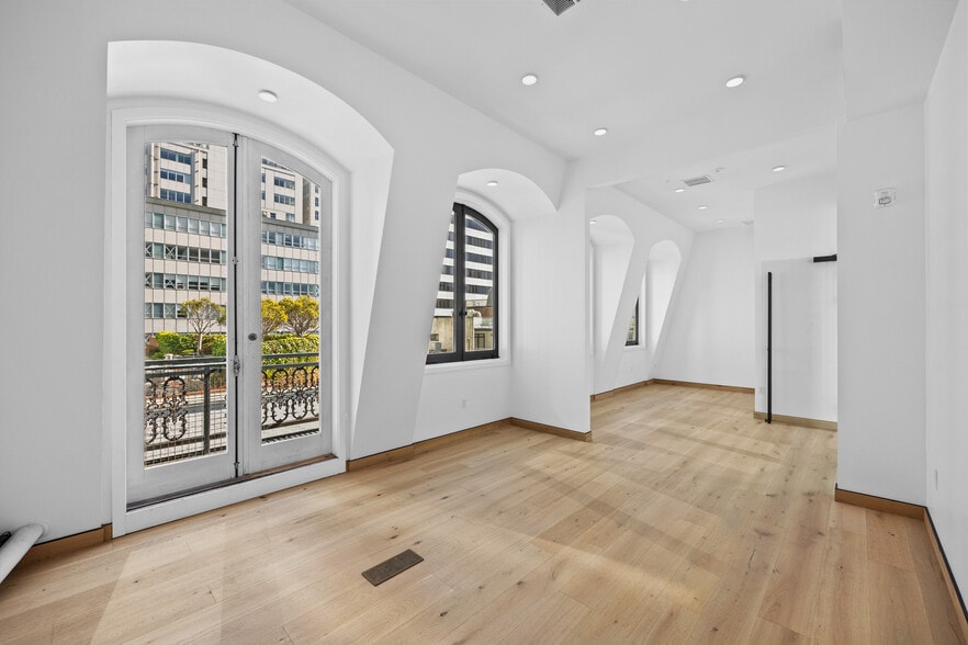 632 Commercial St, San Francisco, CA for sale - Interior Photo - Image 2 of 28