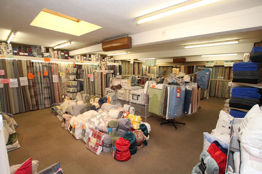 23 High St, Clacton On Sea for sale - Interior Photo - Image 2 of 4