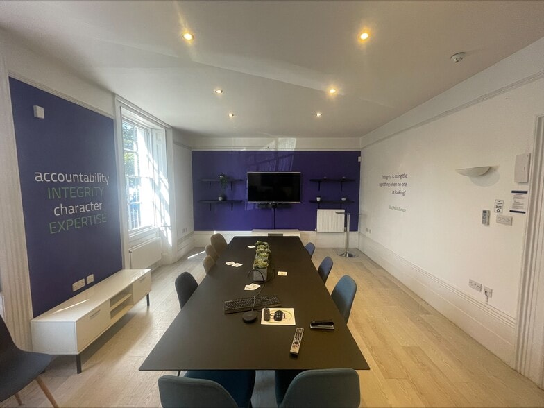 27 London End, Beaconsfield for lease - Building Photo - Image 3 of 11