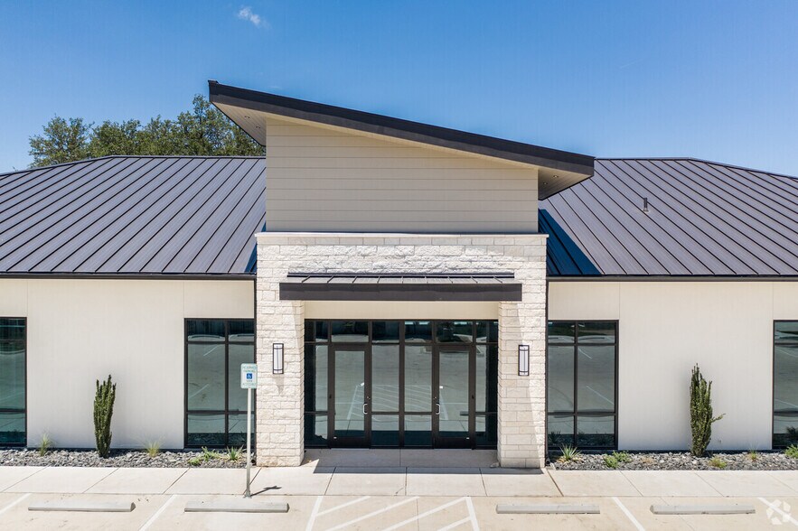 4859 Williams Dr, Georgetown, TX for sale - Building Photo - Image 1 of 1