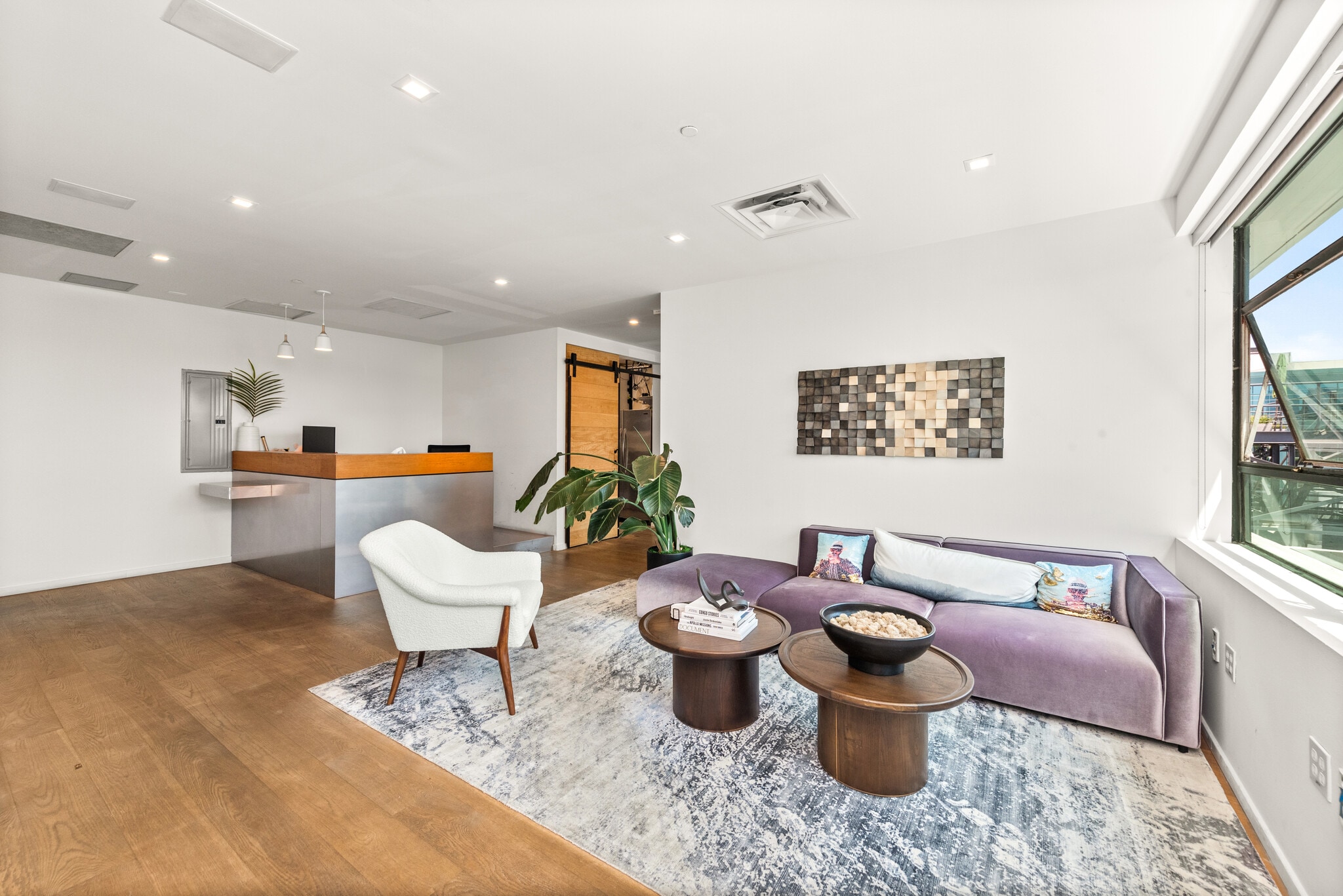 8820 Wilshire Blvd, Beverly Hills, CA for lease Interior Photo- Image 1 of 9