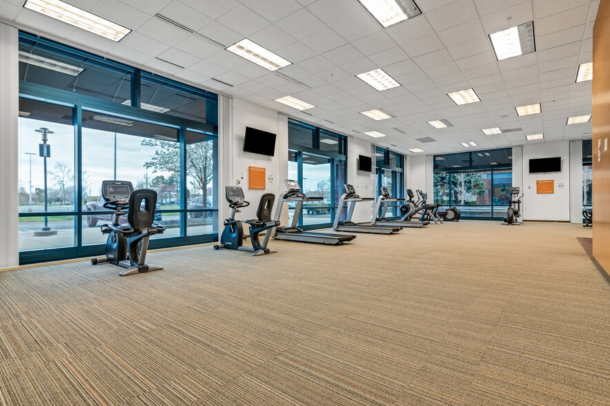 20750 Civic Center Dr, Southfield, MI for lease - Interior Photo - Image 2 of 9