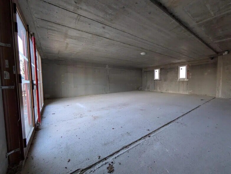 Retail in Caen for sale - Building Photo - Image 3 of 6