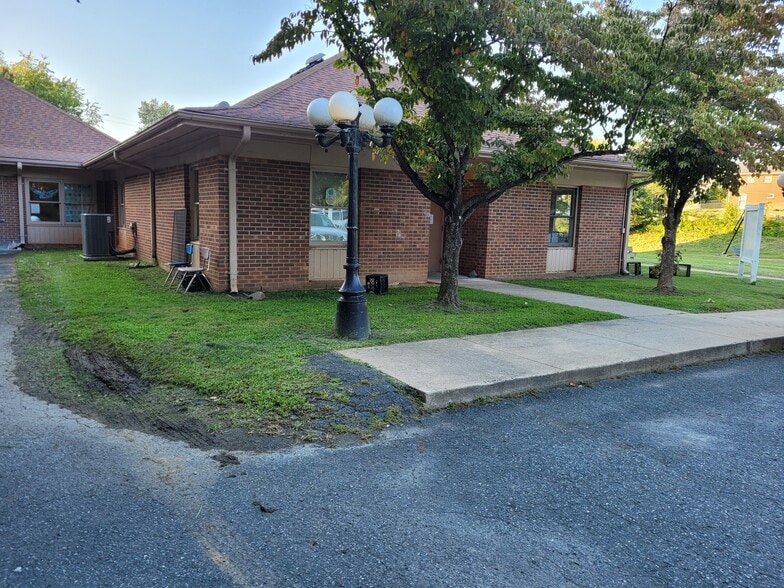 130 Williamson Ave, Mount Airy, NC for sale - Building Photo - Image 2 of 31