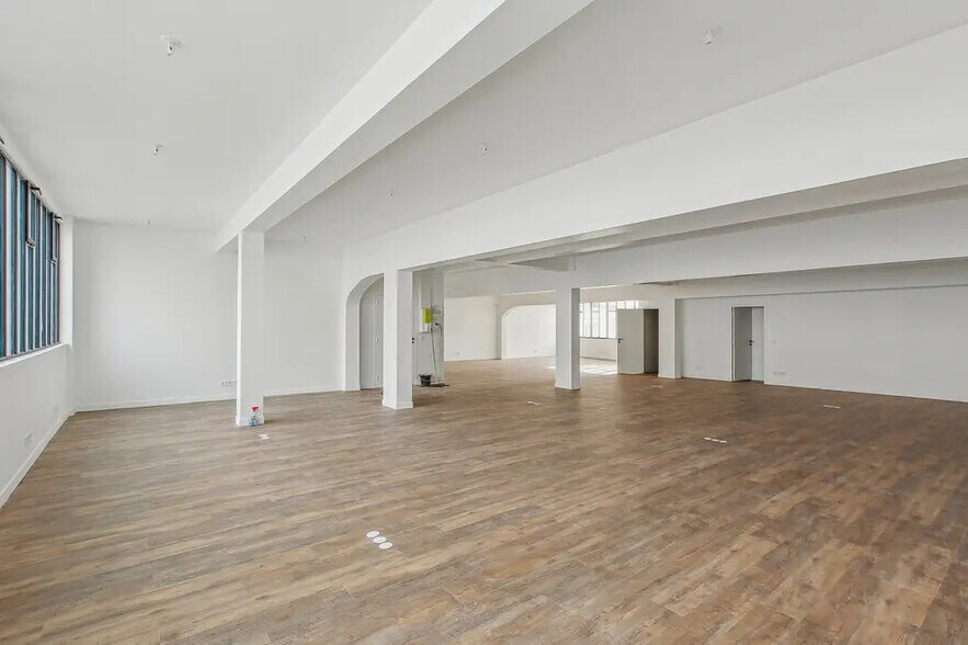 Office in Paris for lease - Building Photo - Image 3 of 10