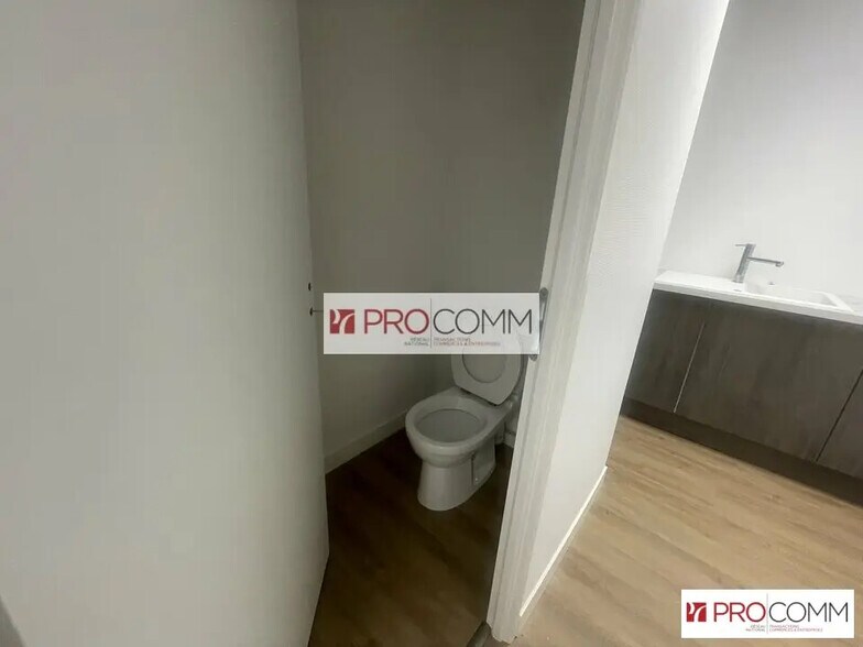 Office in Luisant for lease - Interior Photo - Image 3 of 11