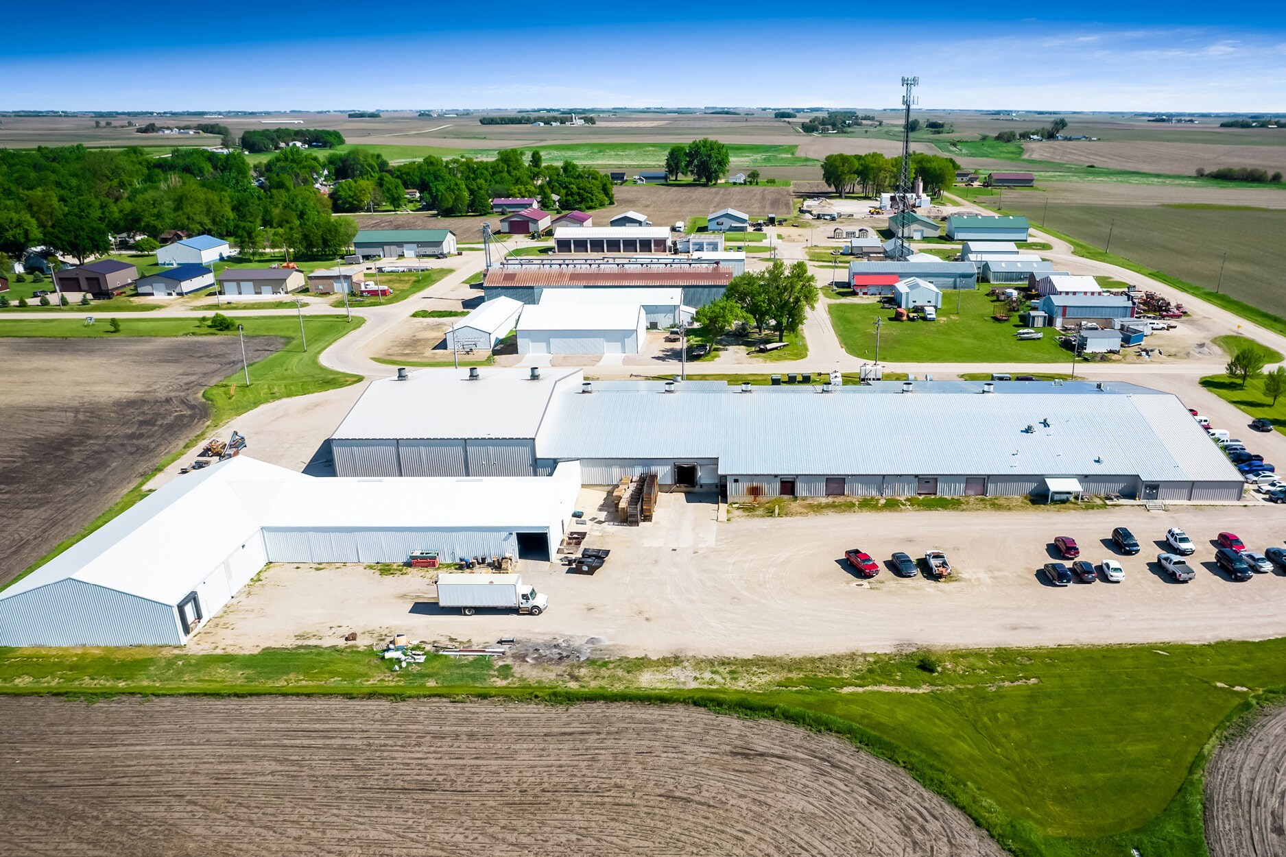 702 E Railroad St, Lake Park, IA for sale Primary Photo- Image 1 of 1