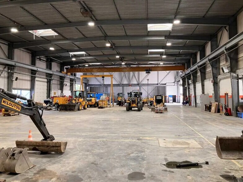 178 Rue De La Belle Etoile, Roissy-en-France for lease - Interior Photo - Image 2 of 17