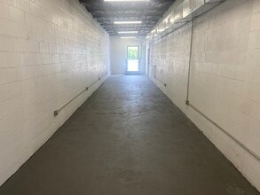 Stumpf Plaza, Gretna, LA for lease Interior Photo- Image 2 of 4