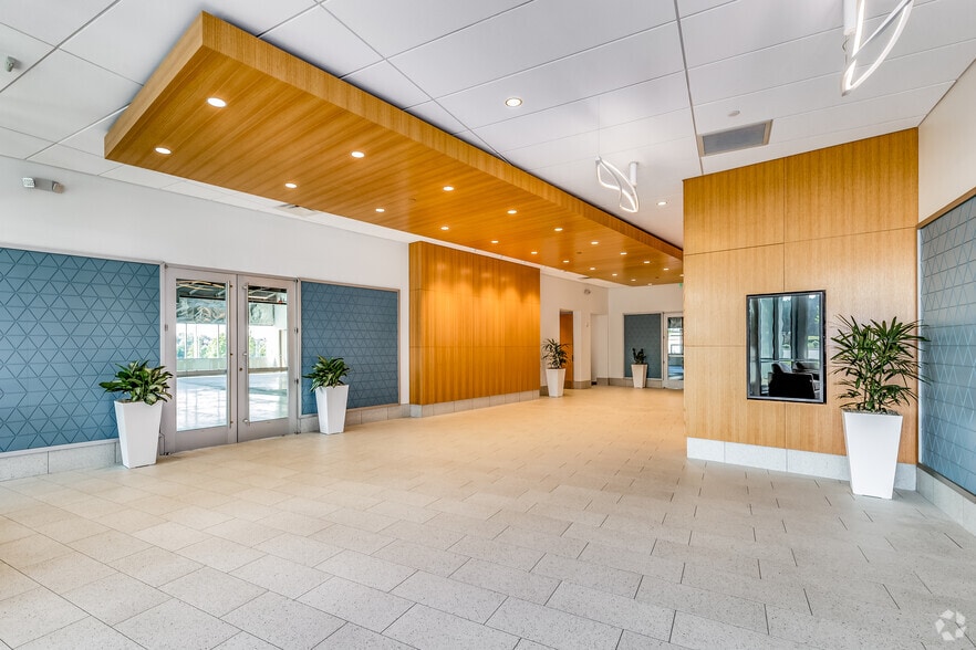 112 Thomas Johnson Dr, Frederick, MD for lease - Lobby - Image 3 of 6