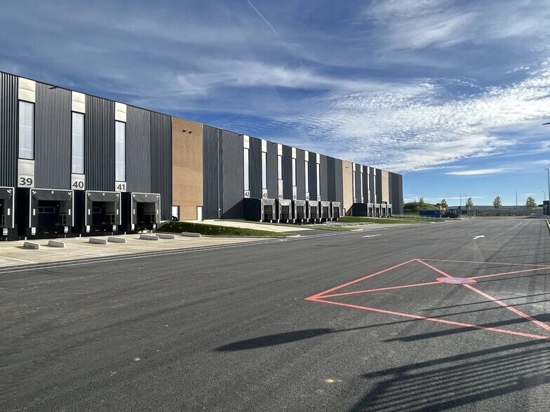 Rue De Sancey, Sens for lease - Building Photo - Image 3 of 3