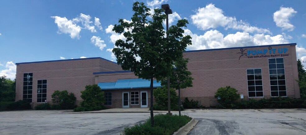 195 N Janacek Rd, Brookfield, WI for sale - Building Photo - Image 1 of 1