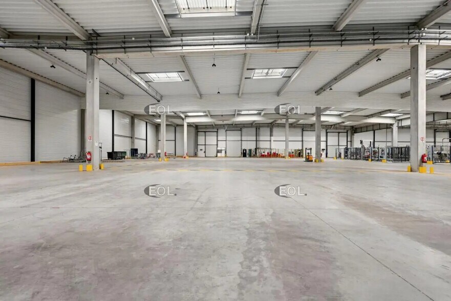 Flex in Sucy-en-Brie for lease - Building Photo - Image 3 of 19