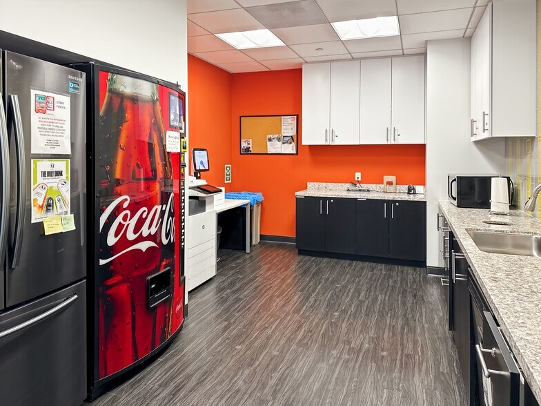 10880 Wilshire Blvd, Los Angeles, CA for lease - Interior Photo - Image 1 of 13