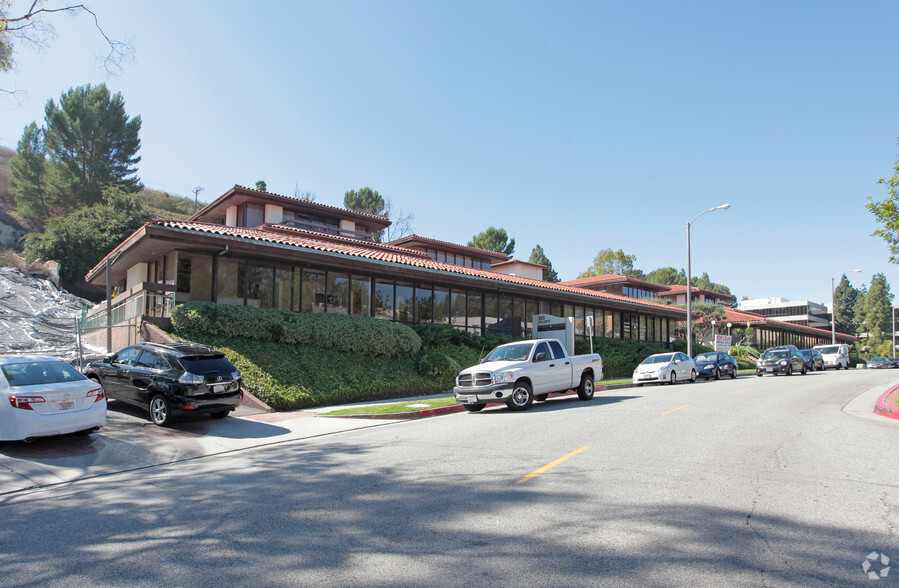 655 Deep Valley Dr, Rolling Hills Estates, CA for lease - Building Photo - Image 3 of 4