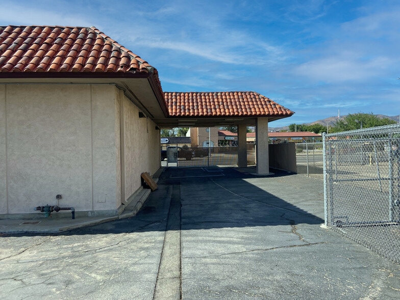 921 E Palmdale Blvd, Palmdale, CA for sale - Building Photo - Image 2 of 7