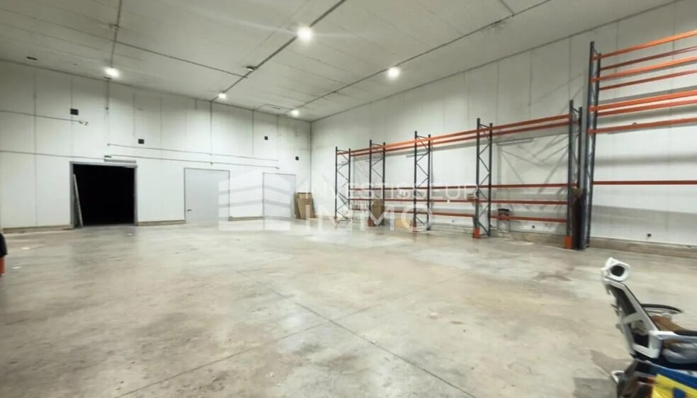 Office in Meaux for lease - Interior Photo - Image 1 of 6