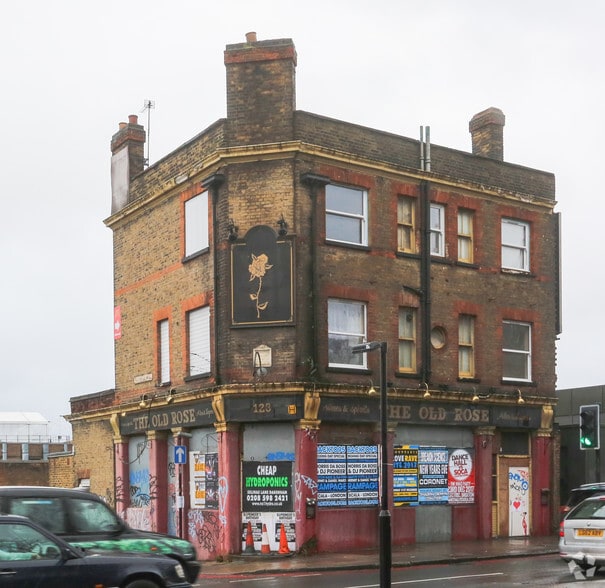 128 The Highway, London for sale - Primary Photo - Image 1 of 1