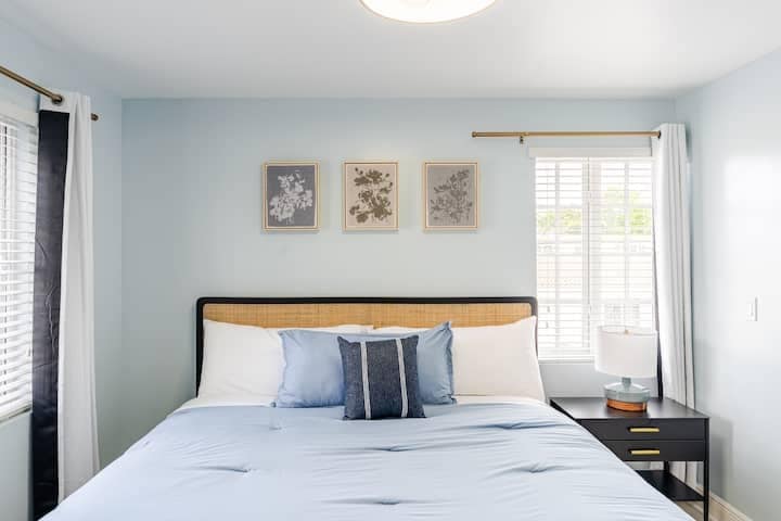 1020 6th St, Miami Beach, FL for sale - Interior Photo - Image 2 of 40