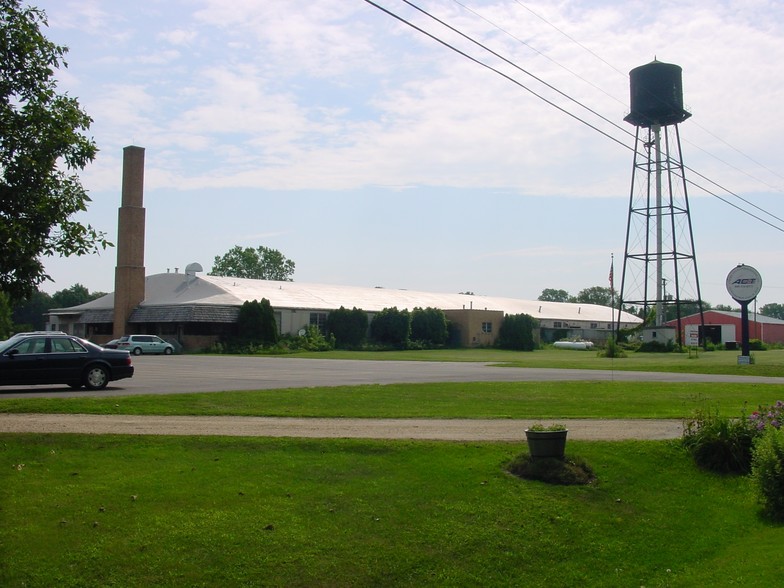 32570 Genoa Rd, Genoa, IL for sale - Primary Photo - Image 1 of 1