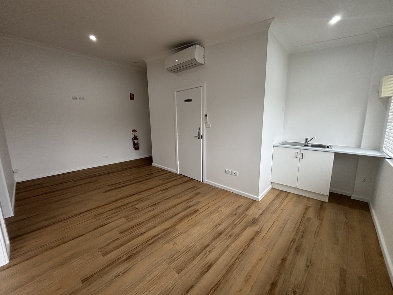 83-91 Scenic Dr, Budgewoi for lease Interior Photo- Image 1 of 4