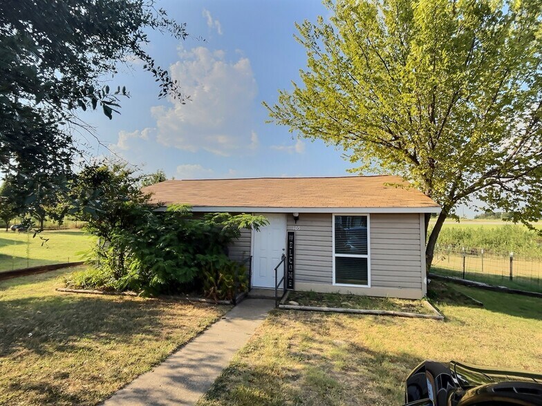 3 Fully Leased Single Family Homes portfolio of 3 properties for sale on LoopNet.com - Building Photo - Image 2 of 14