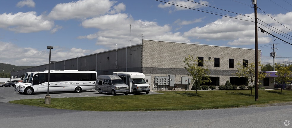 1900 Crooked Hill Rd, Harrisburg, PA for lease - Building Photo - Image 3 of 12