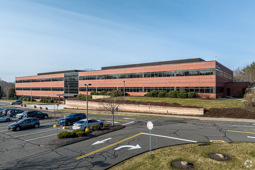 175 Scott Swamp Rd, Farmington, CT for sale - Primary Photo - Image 1 of 1