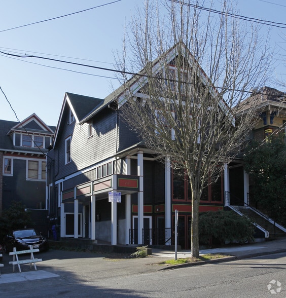2326-2330 NW Everett St, Portland, OR for lease - Building Photo - Image 3 of 22