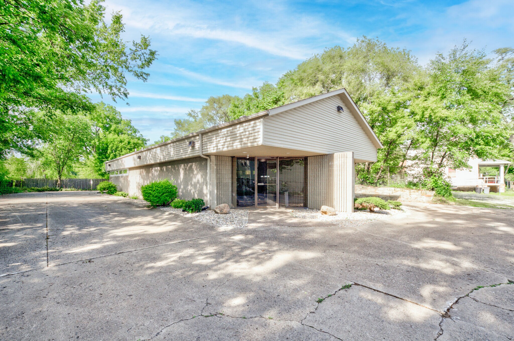 1010 Burr St, Jackson, MI for lease Primary Photo- Image 1 of 30