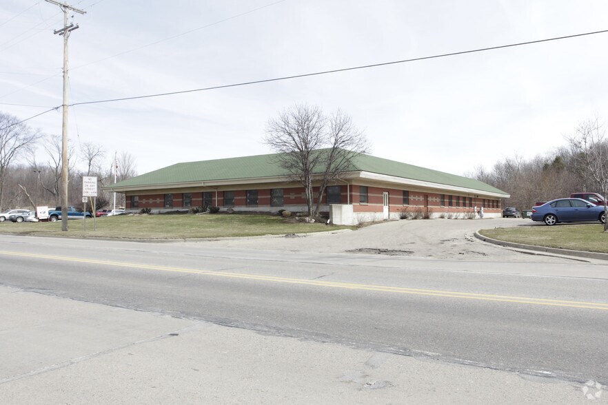 1611 S Hanover St, Hastings, MI 49058