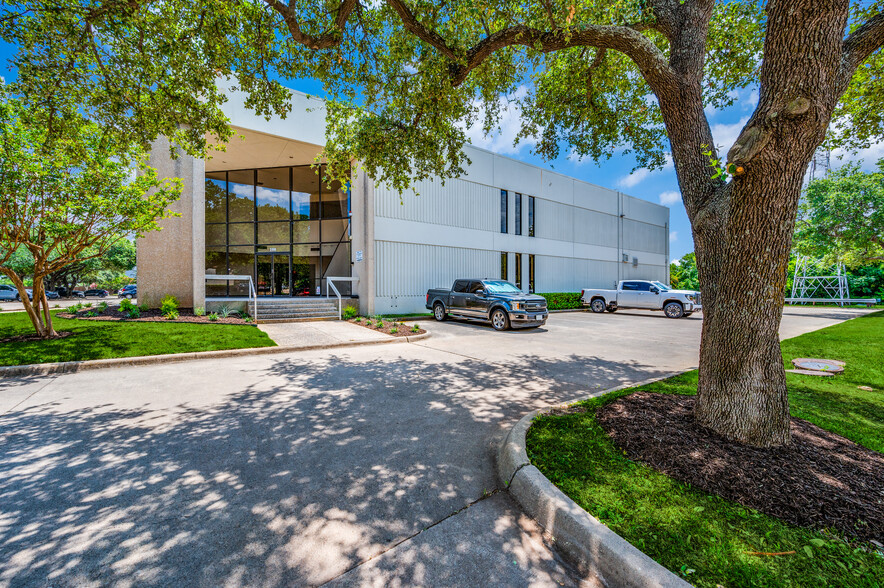 3200 Commander Dr, Carrollton, TX for lease - Building Photo - Image 1 of 4