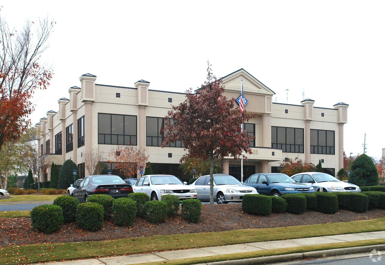 11525 Park Woods Cir, Alpharetta, GA 30005