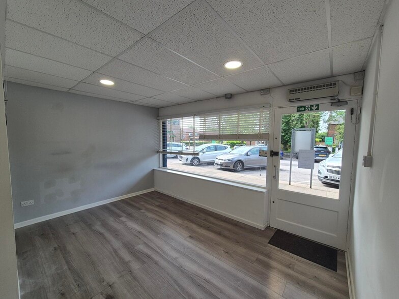 7 Treeview Ct, Liverpool for lease - Building Photo - Image 3 of 3