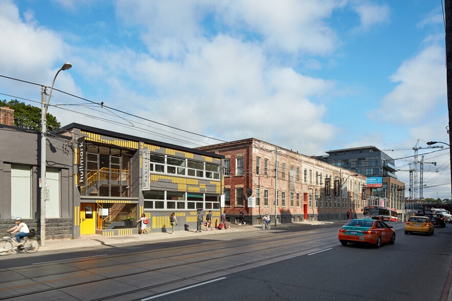 358-376 Dufferin St, Toronto, ON for lease - Building Photo - Image 2 of 4