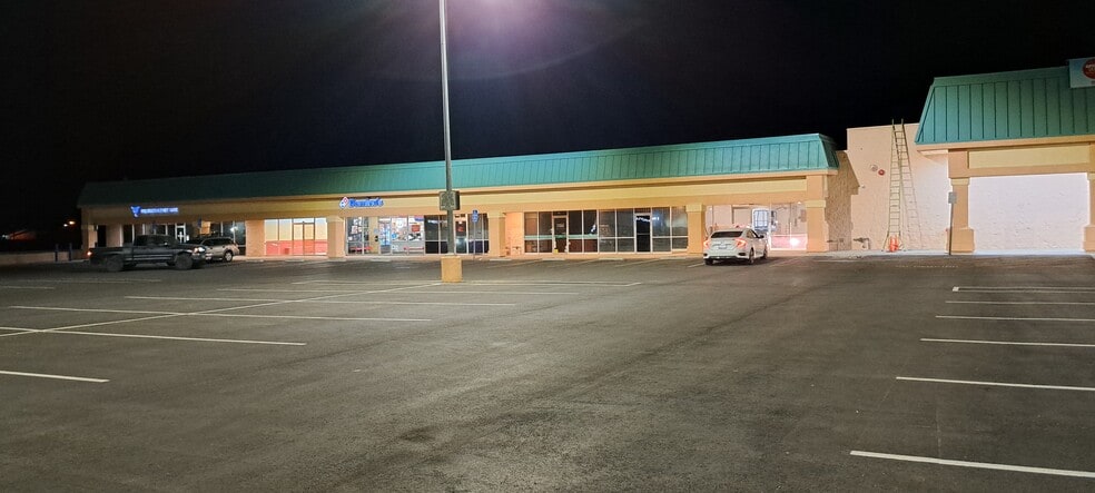 631-737 W Hobsonway Blvd, Blythe, CA for lease - Building Photo - Image 2 of 10